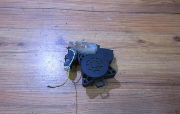 Mazda 3 I Front door window regulator motor cmo11740