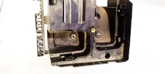Volkswagen Tiguan Fuse box cover 1K0907361B