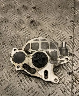 Volkswagen Golf VI Vacuum pump 03L145100F