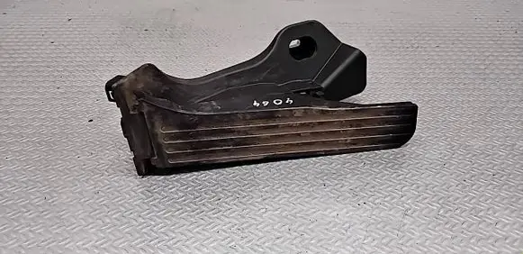 Accelerator throttle pedal