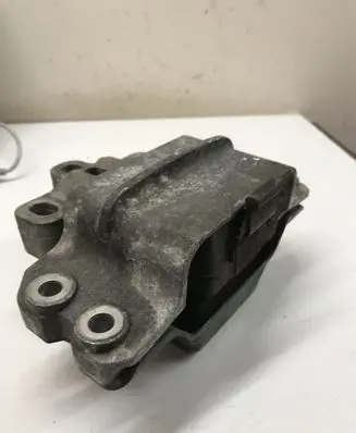 Skoda Octavia Mk1 (1U) Engine mount bracket 1KO199555