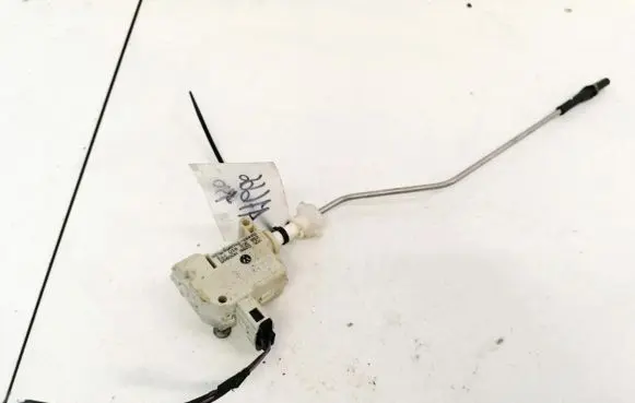Volkswagen PASSAT B6 Central locking motor 3C0810773 0298N00965