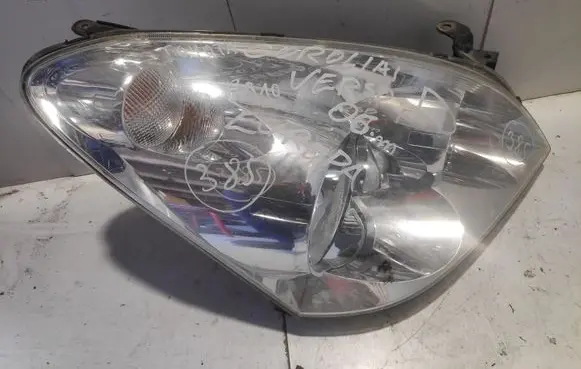 Toyota Corolla Verso AR10 Headlight/headlamp P7106R