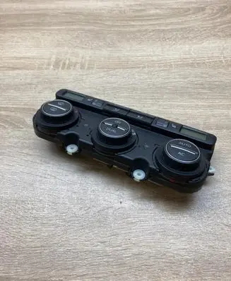 Volkswagen PASSAT B6 Climate control unit 74677581