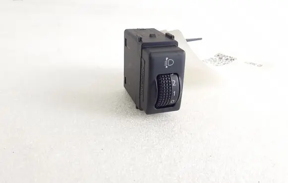 Nissan Juke I F15 Headlight level height control switch S32161 25190BV80A
