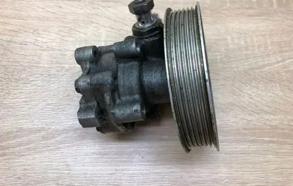 Audi A4 S4 B7 8E 8H Hydraulic servotronic pressure valve 8E01451530 8E01451530ES