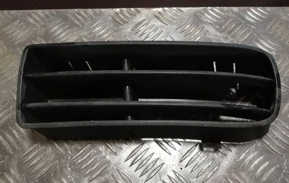 Volkswagen Golf IV Front bumper lower grill 1J0853665B