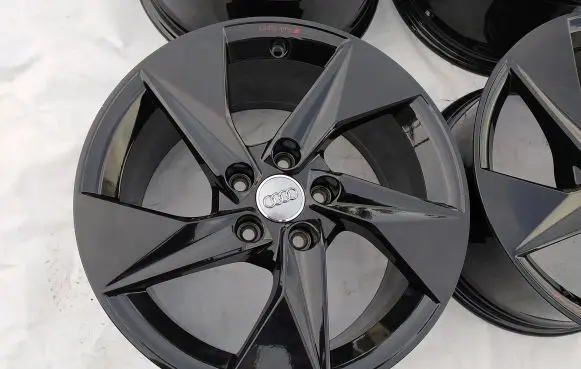 Audi A3 8Y R17 alloy rim 8Y0601025A