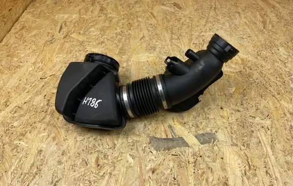 BMW 3 F30 F35 F31 Intake resonator 8601681 70604474 70604496