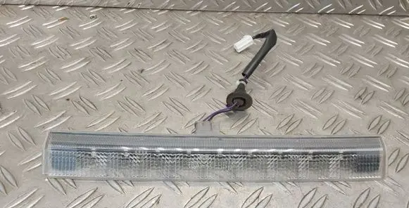 Toyota RAV 4 (XA40) Third/center stoplight