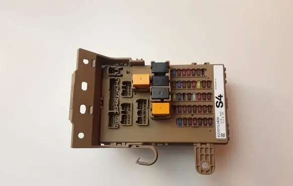 Subaru Forester SK Fuse module 82201SJ400