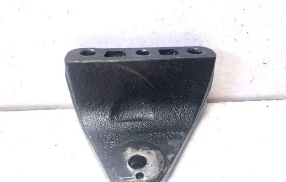 KIA Sorento Engine mounting bracket 