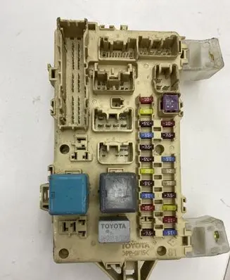 Toyota Corolla Verso E121 Fuse module 892210F010