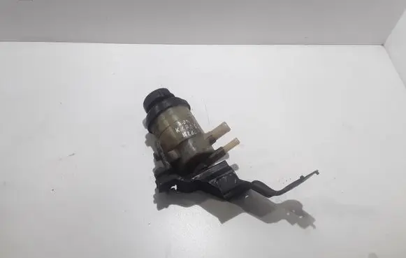 KIA Carens II Power steering fluid tank/reservoir