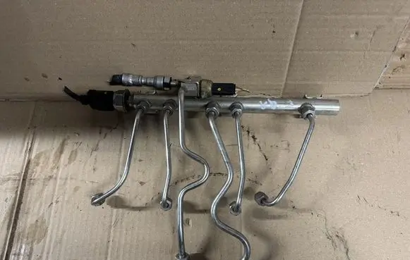BMW 3 E90 E91 Fuel injector supply line/pipe 7562474