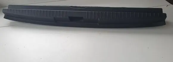 Renault Captur Tailgate/boot lid lock trim 
