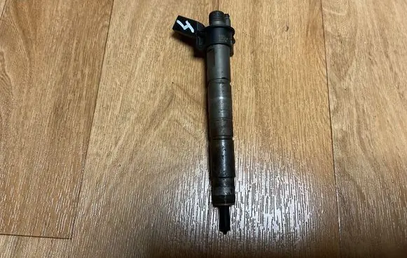 BMW 5 E60 E61 Fuel injector 7805428