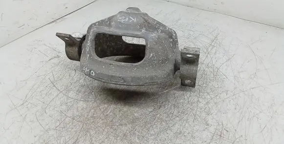 Volkswagen Touareg I Front shock absorber mounting bracket 7L0512345B