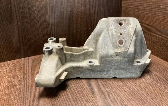 Iveco Daily 35 - 40.10 Engine mounting bracket 500376601