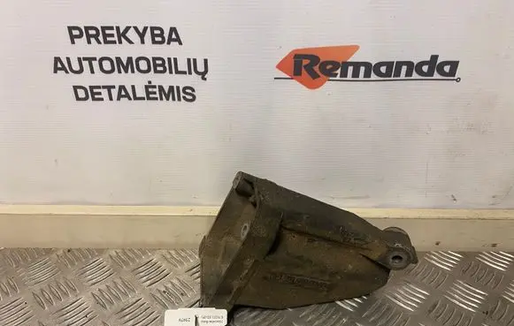 Mercedes-Benz E W211 Engine mounting bracket A6132230504