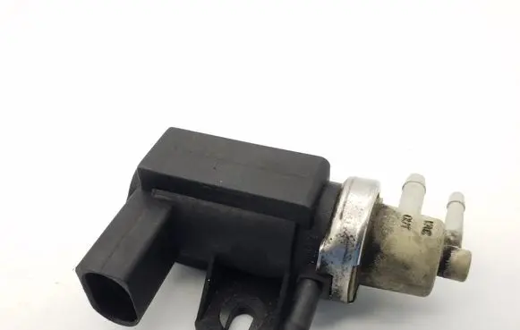 Volkswagen Touareg I Turbo solenoid valve 1J0906627A 72290325 06T095