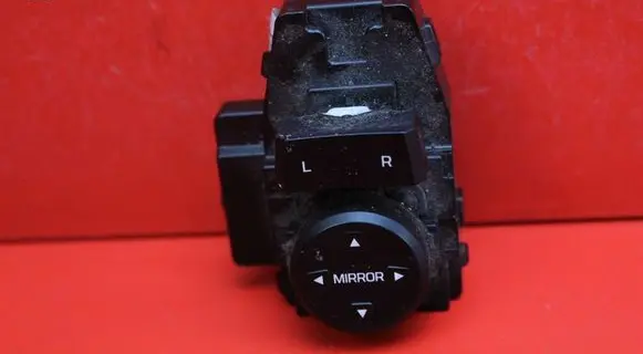 Hyundai Elantra VI Mirror heating switch 93573F2010