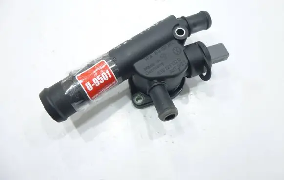 Volkswagen Golf Plus Engine coolant pipe/hose 038121132D