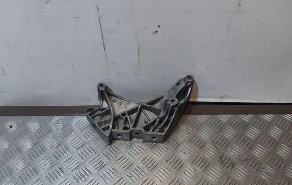 Audi A3 S3 8V Engine mounting bracket 06J199207P