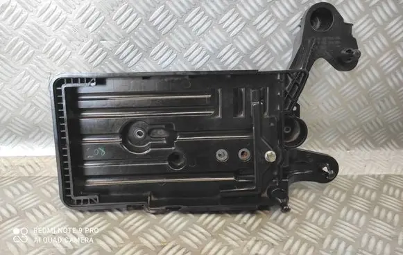 Seat Leon (5F) Battery tray 5Q0915321G 5Q0915331H