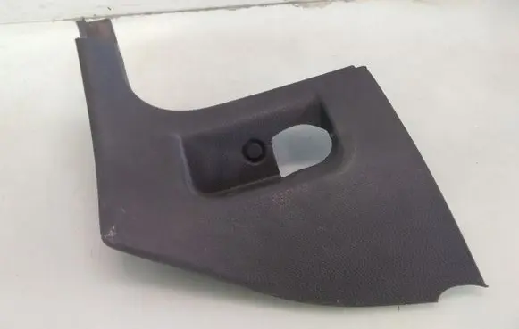 Foot area side trim