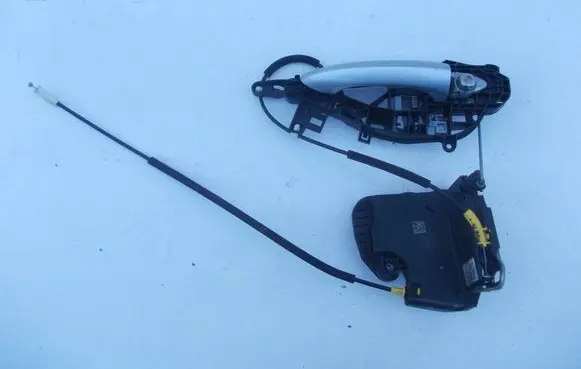 Opel Astra K Front door lock 13597536