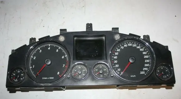 Volkswagen Touareg I Speedometer (instrument cluster) 7L6920881R