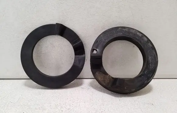 Volkswagen Touareg II Rear coil spring rubber mount 7P0411177 7P0411189A