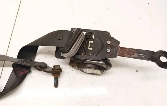Middle seatbelt (rear)