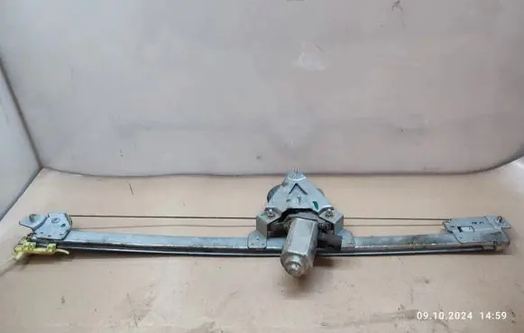 Renault Trafic II (X83) Front door window regulator with motor 7700311820