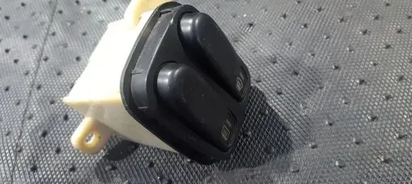 Mazda Xedos 6 Windscreen/window heater switch