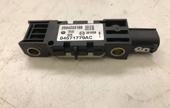 Chrysler 300 - 300C Airbag deployment crash/impact sensor 04671779AC 2594203188