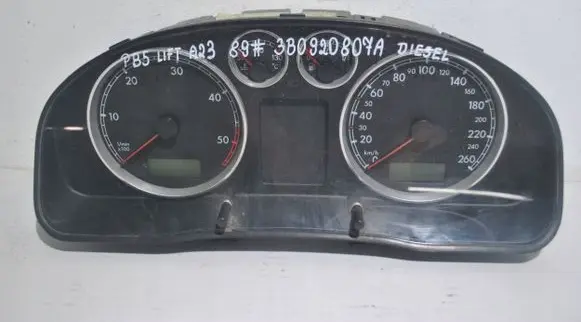 Volkswagen PASSAT B5.5 Speedometer (instrument cluster) 3B0920807A