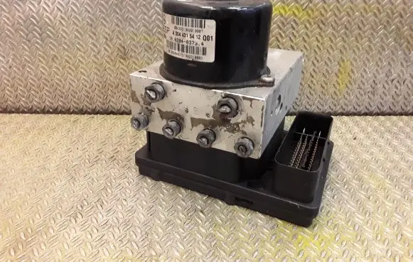 Mercedes-Benz C W203 ABS Pump 0044315412 2095451432