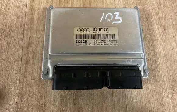 Audi A4 S4 B6 8E 8H Engine control unit/module 8E0907557 26SA7339 0261206051
