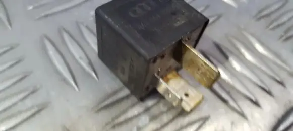 Audi A4 S4 B5 8D Other relay 443951253j 899511000