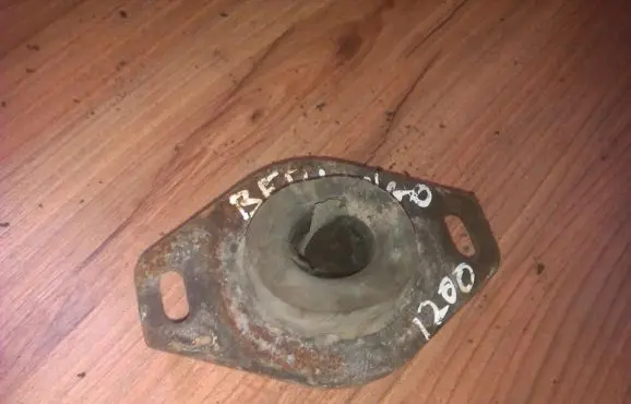 Citroen Berlingo Engine mount bracket