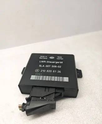 Mercedes-Benz E W210 Light module LCM 2108206126 5LA00750802