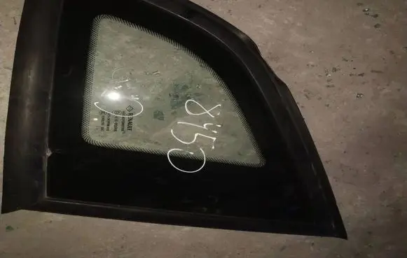 Renault Megane III Rear side window