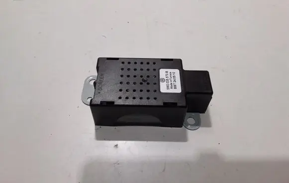 Volkswagen Golf VI Aerial antenna amplifier 5M0035570B