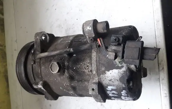Volkswagen PASSAT B4 Air conditioning (A/C) compressor (pump)