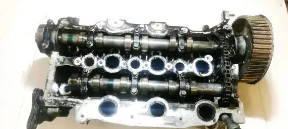 Land Rover Discovery 3 - LR3 Engine head 4R8Q6C064AG