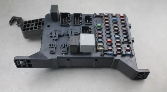 Ford Mondeo Mk III Fuse module 4S7T14A073AA