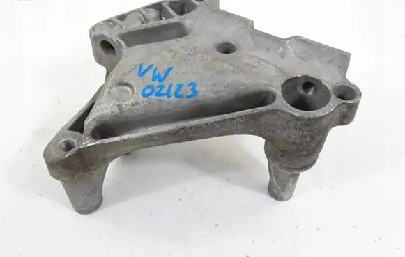 Audi A3 S3 8V Engine mounting bracket 04L199207