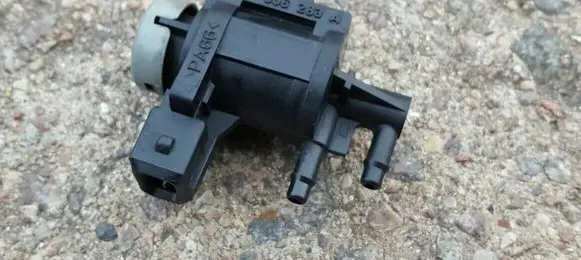 Audi A4 S4 B5 8D Turbo solenoid valve 1j0906283a